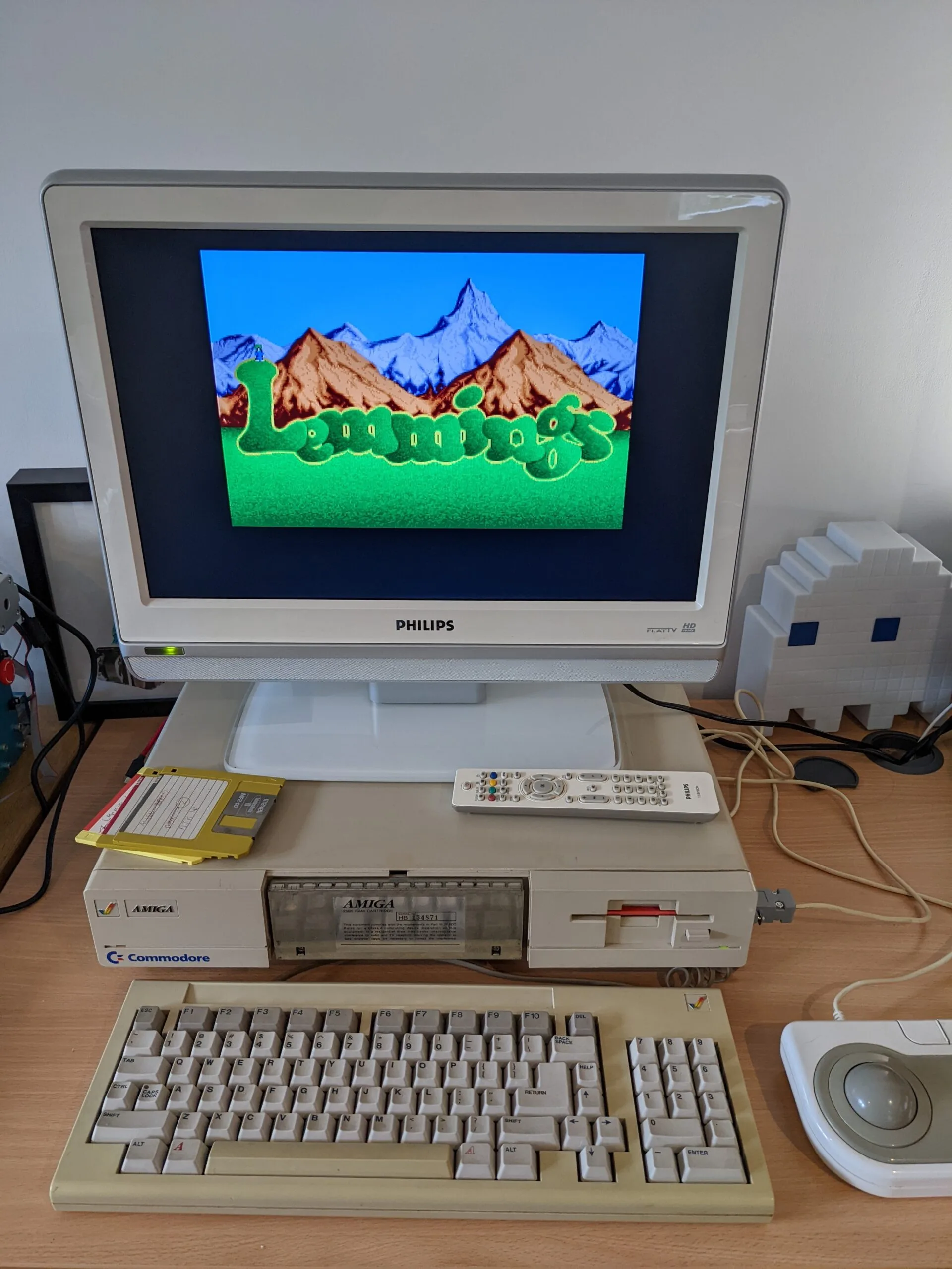 Amiga 1000 Restoration: Feet and Eyes